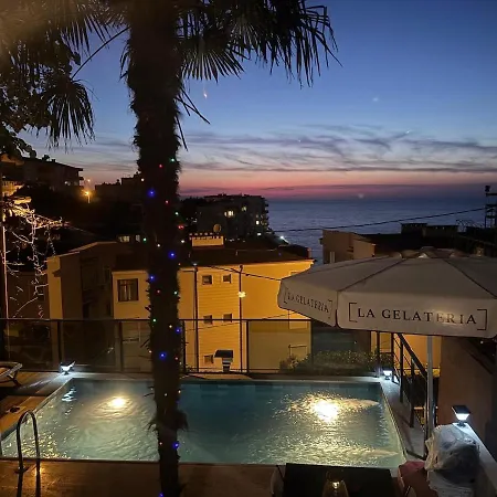 بيت للعطل Havuz Ve Deniz Manzarali Muestakil Ev *