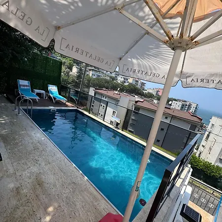 Havuz Ve Deniz Manzarali Muestakil Ev Holiday home *
