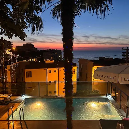 Havuz Ve Deniz Manzarali Muestakil Ev Holiday home *