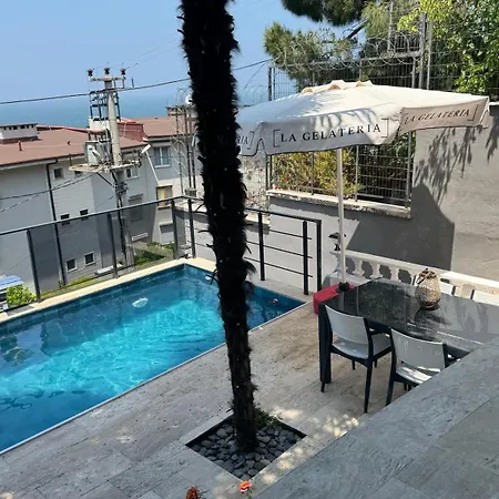Havuz Ve Deniz Manzarali Muestakil Ev بيت للعطل مودائْيا